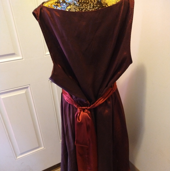 Elegant and simple Dress - Picture 3 of 3